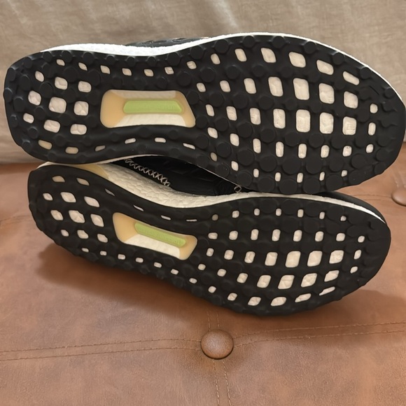 Adidas Ultraboost 1.0 - Picture 4 of 5